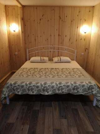 Курортные отели База отдыха Колибри Кирилловка Номер-студио с кроватью размера "king-size" и диван-кроватью-19
