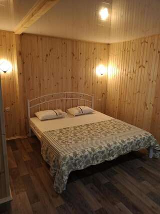 Курортные отели База отдыха Колибри Кирилловка Номер-студио с кроватью размера "king-size" и диван-кроватью-21